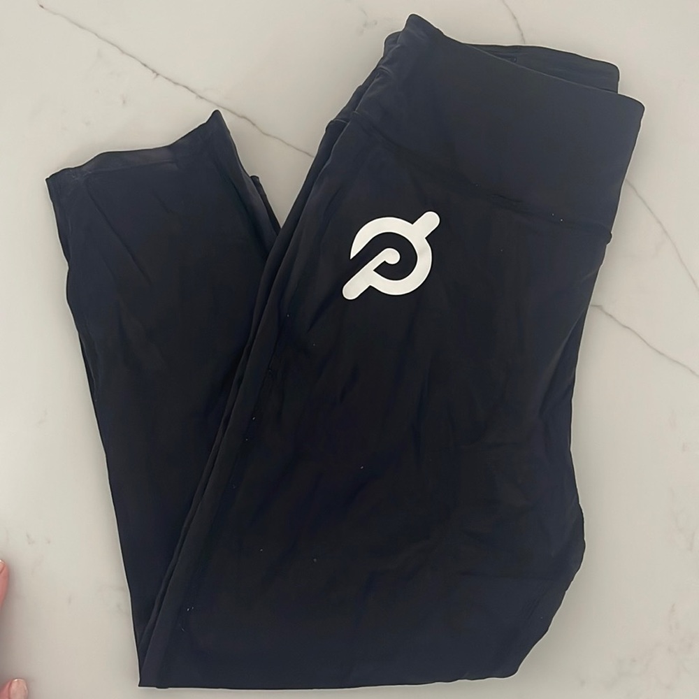 Peloton black crop leggings